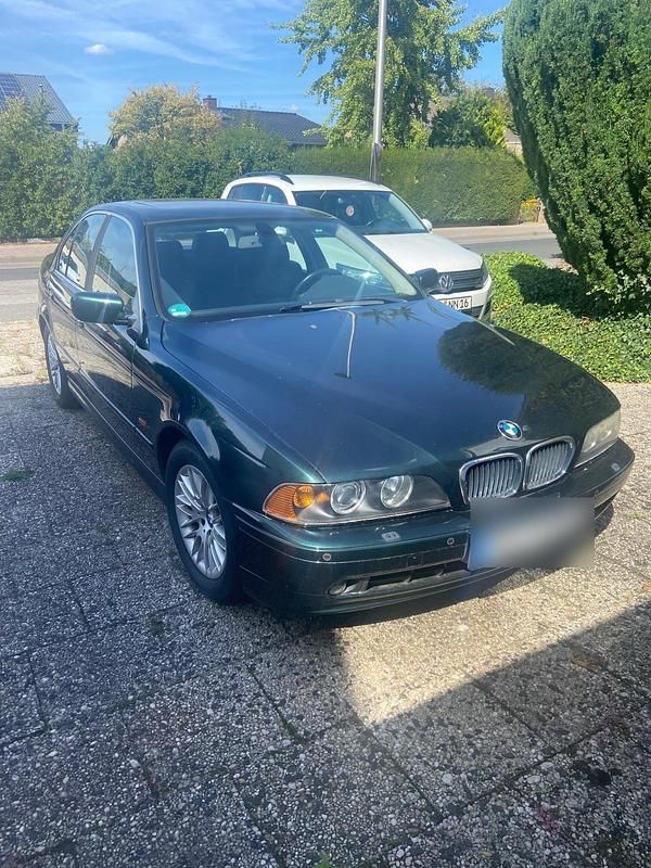 Grün Gebraucht 2001 BMW 530 Limousine | 14.500 € - Bild 1/4