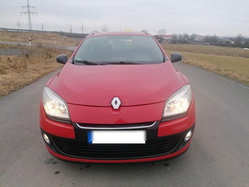 Rot Gebraucht 2012 Renault Mégane GrandTour Dynamique Kombi | 4.799 € (Fairer Preis) - Bild 1/4