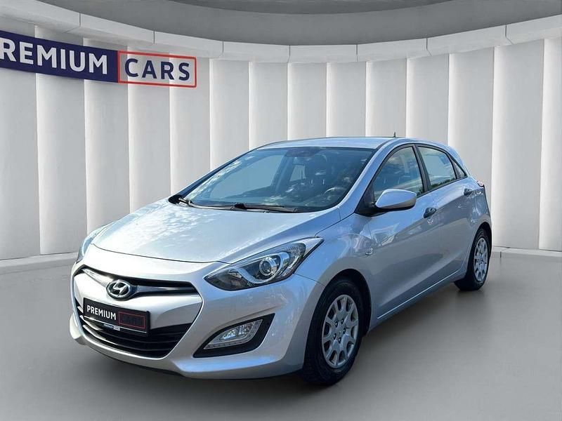 Sleek silver / met Gebraucht 2013 Hyundai i30 Classic Limousine | 7.490 € (Fairer Preis) - Bild 1/4