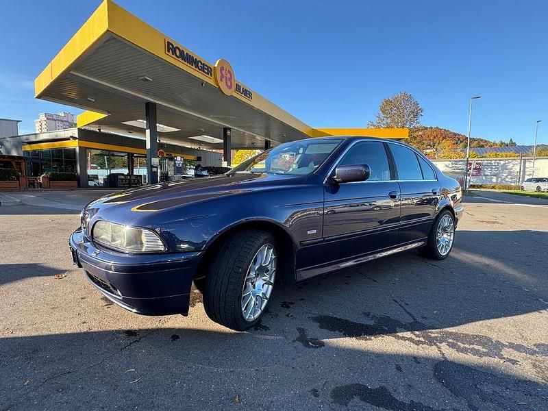 Blau Gebraucht 2001 BMW 525 Sport Line Limousine | 9.999 € - Bild 1/4