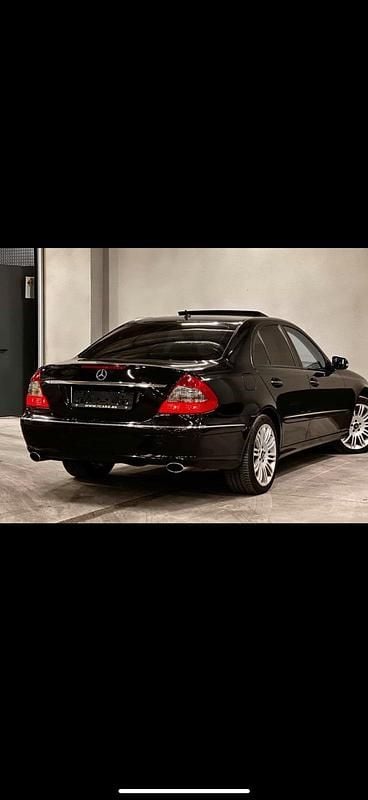Schwarz Gebraucht 2006 Mercedes E320 Limousine | 5.700 € (Etwas zu teuer) - Bild 1/4