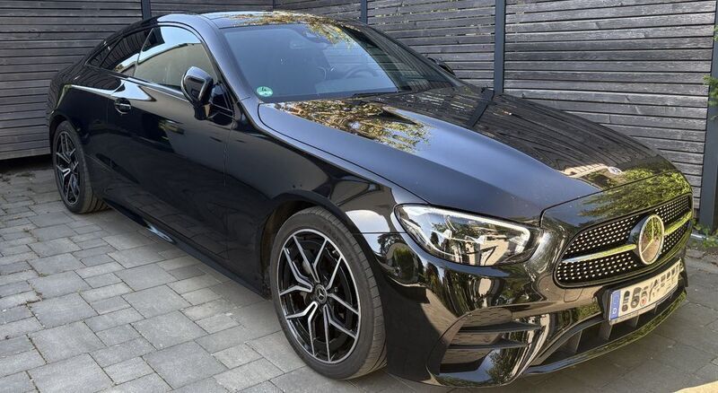 Schwarz Gebraucht 2021 Mercedes E200 AMG line Coupé | 39.900 € (Guter Preis) - Bild 1/4