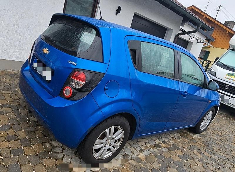 Second-hand Chevrolet Aveo 101 CP (74 kW) 2012 Albastru Hatchback