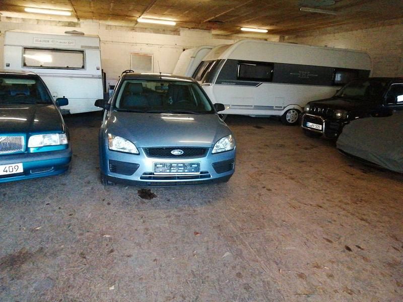 Gebraucht Ford Focus Trend 116 PS (85 kW) 2005 Grau Limousine