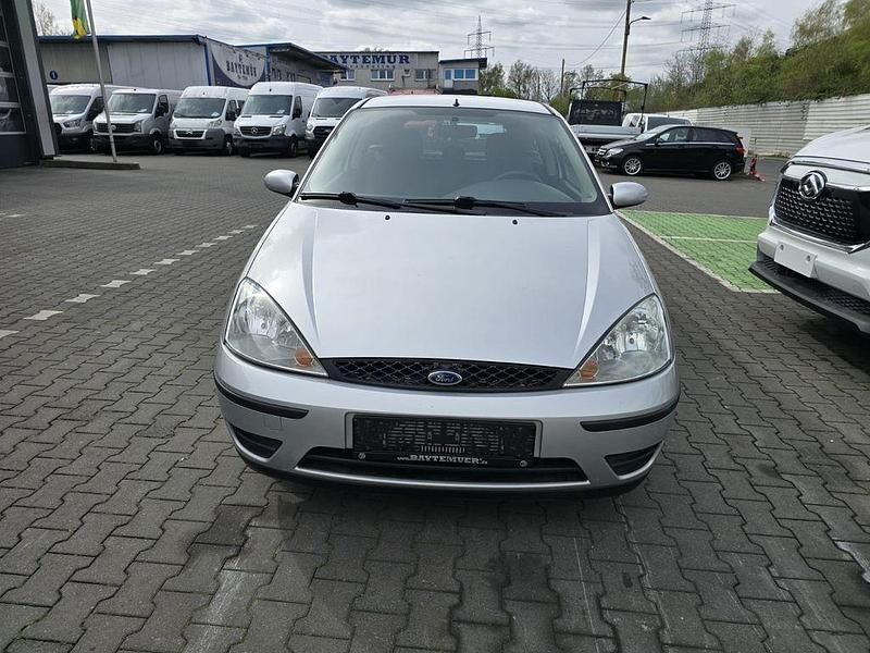 Second-hand Ford Focus Ambiente 101 CP (74 kW) 2004 Gri Berlinǎ