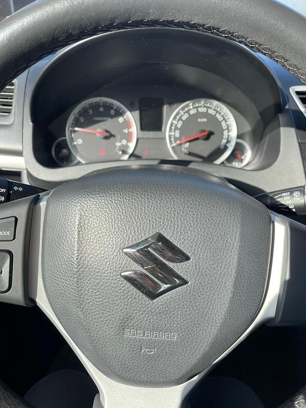 Gebraucht Suzuki Swift 94 PS (69 kW) 2013 Schwarz Kleinwagen