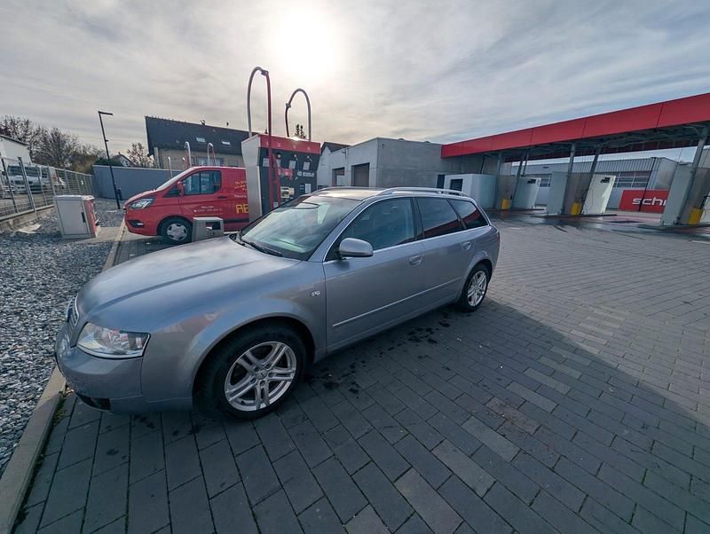 Silber Gebraucht 2003 Audi A4 Kombi | 2.000 € (Fairer Preis) - Bild 1/4