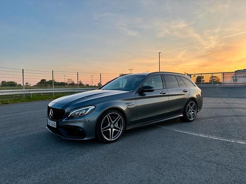Grau Gebraucht 2017 Mercedes C63 AMG AMG Kombi | 37.500 € (Superpreis) - Bild 1/4