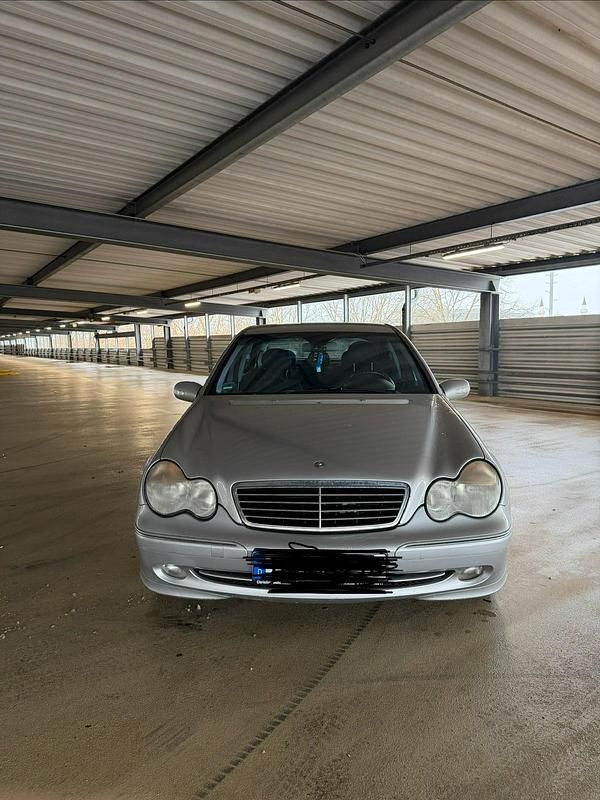 Gebraucht Mercedes C200 163 PS (119 kW) 2004 Andere farben Limousine