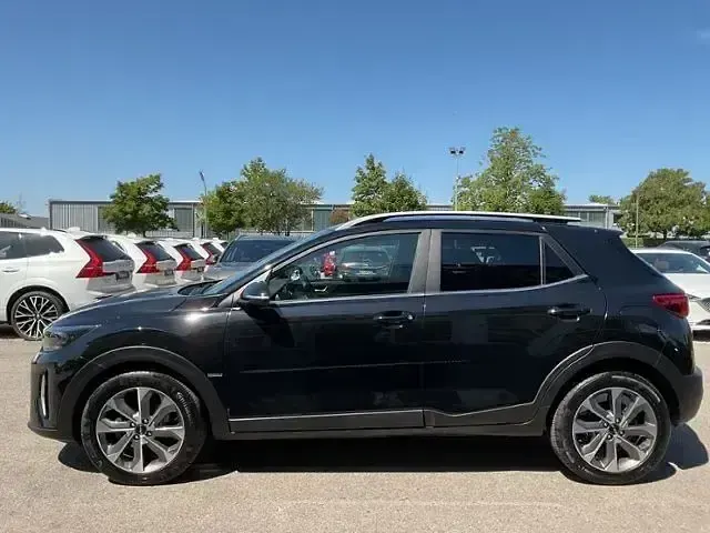 Gebraucht Kia Stonic Spirit 120 PS (88 kW) 2023 Schwarz SUV