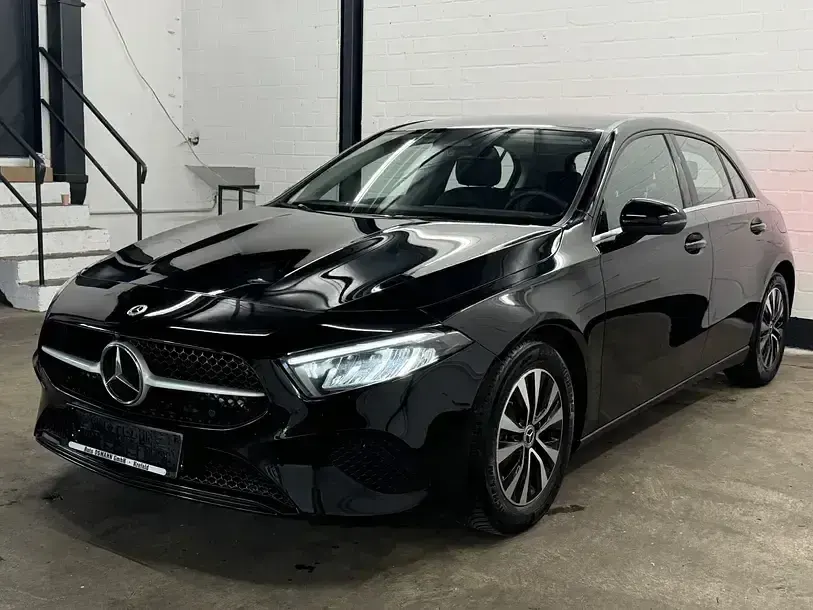 Gebraucht Mercedes A180 116 PS (85 kW) 2025 Schwarz Limousine