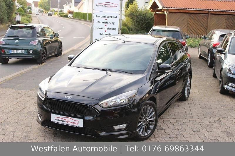 Schwarz Gebraucht 2017 Ford Focus ST-Line Limousine | 11.490 € (Fairer Preis) - Bild 1/4