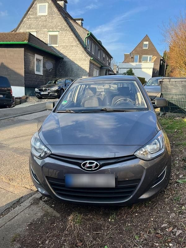 Gebraucht Hyundai i20 86 PS (63 kW) 2015 Silber Limousine