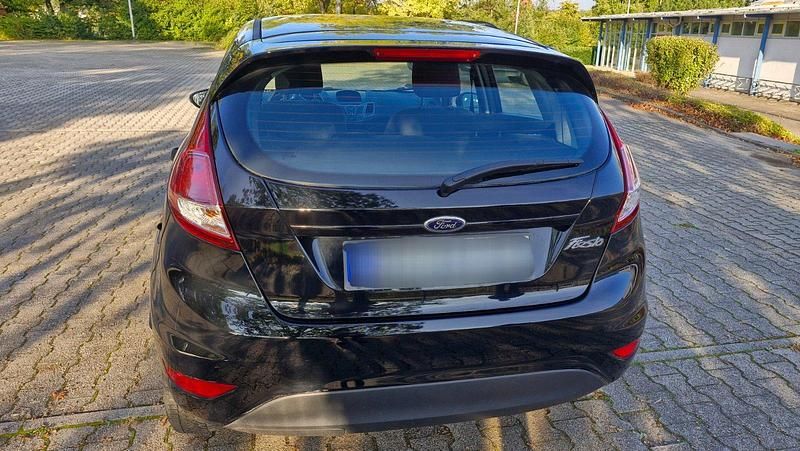Gebraucht Ford Fiesta Ambiente 60 PS (44 kW) 2016 Schwarz Limousine