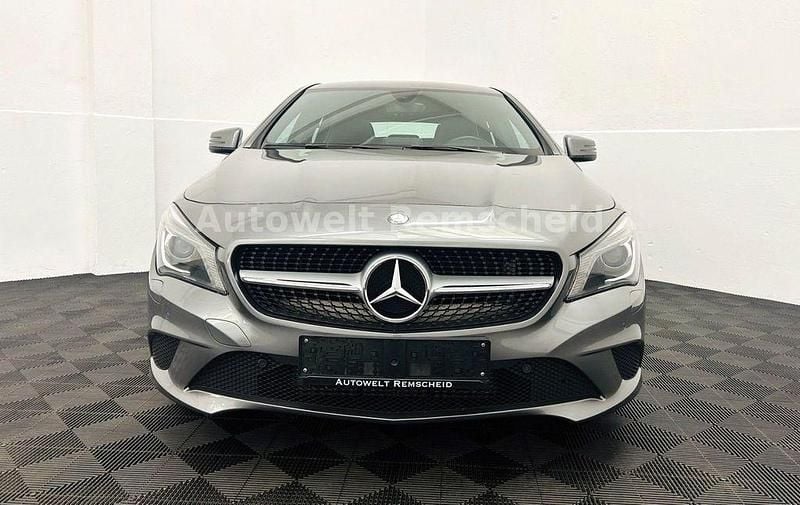 Gebraucht Mercedes CLA200 156 PS (114 kW) 2016 Grau Limousine