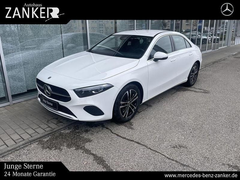 Unilack polarweiß Gebraucht 2024 Mercedes A180 Progressive Limousine | 28.900 € (Fairer Preis) - Bild 1/4