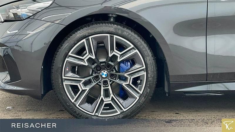 Neu BMW 540 Sport Line 303 PS (222 kW) 2026 Grau Kombi