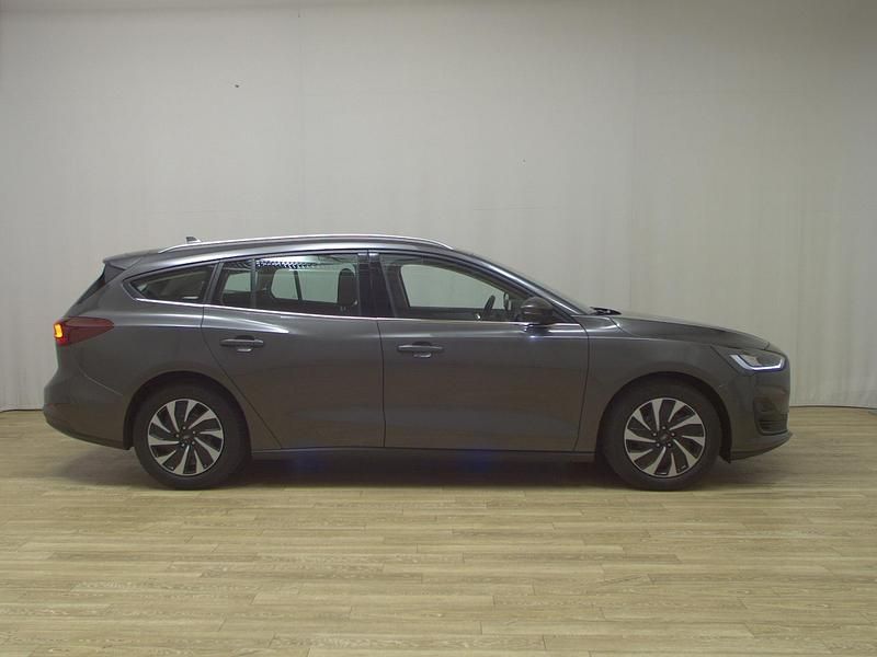 Gebraucht Ford Focus Titanium 125 PS (91 kW) 2023 Grau Kombi