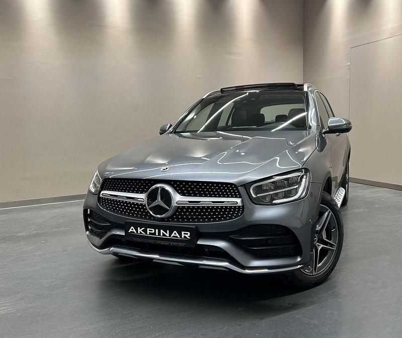 Grau Gebraucht 2021 Mercedes GLC300e AMG line SUV | 44.800 € (Teuer) - Bild 1/4