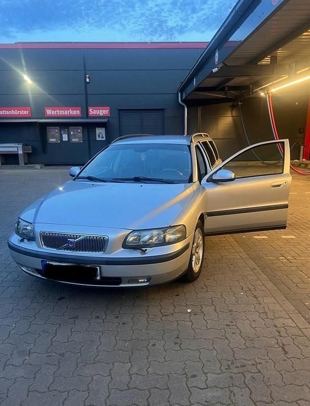 Silber Gebraucht 2003 Volvo V70 Kombi | 1.650 € - Bild 1/4