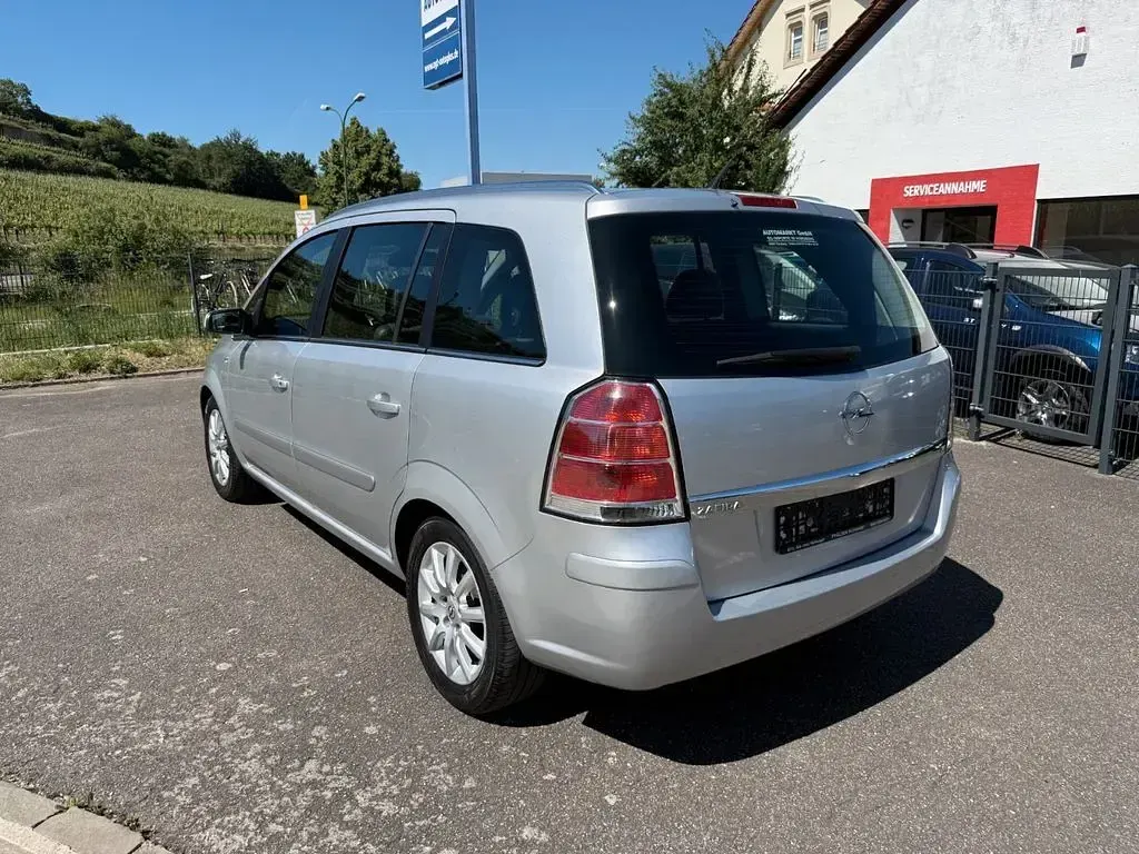 Gebraucht Opel Zafira Cosmo 140 PS (102 kW) 2007 Silber Van / Kleinbus