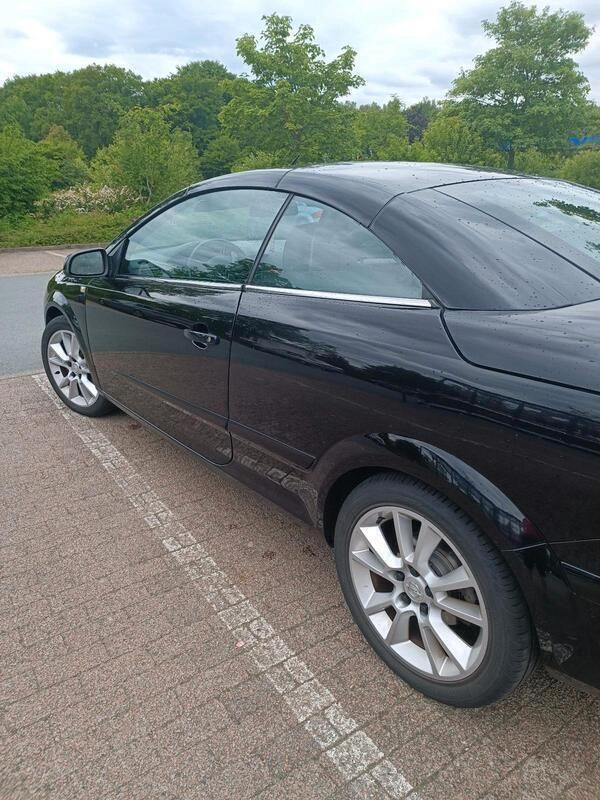 Schwarz Gebraucht 2007 Opel Astra Cabriolet Cabrio | 4.499 € (Teuer) - Bild 1/4