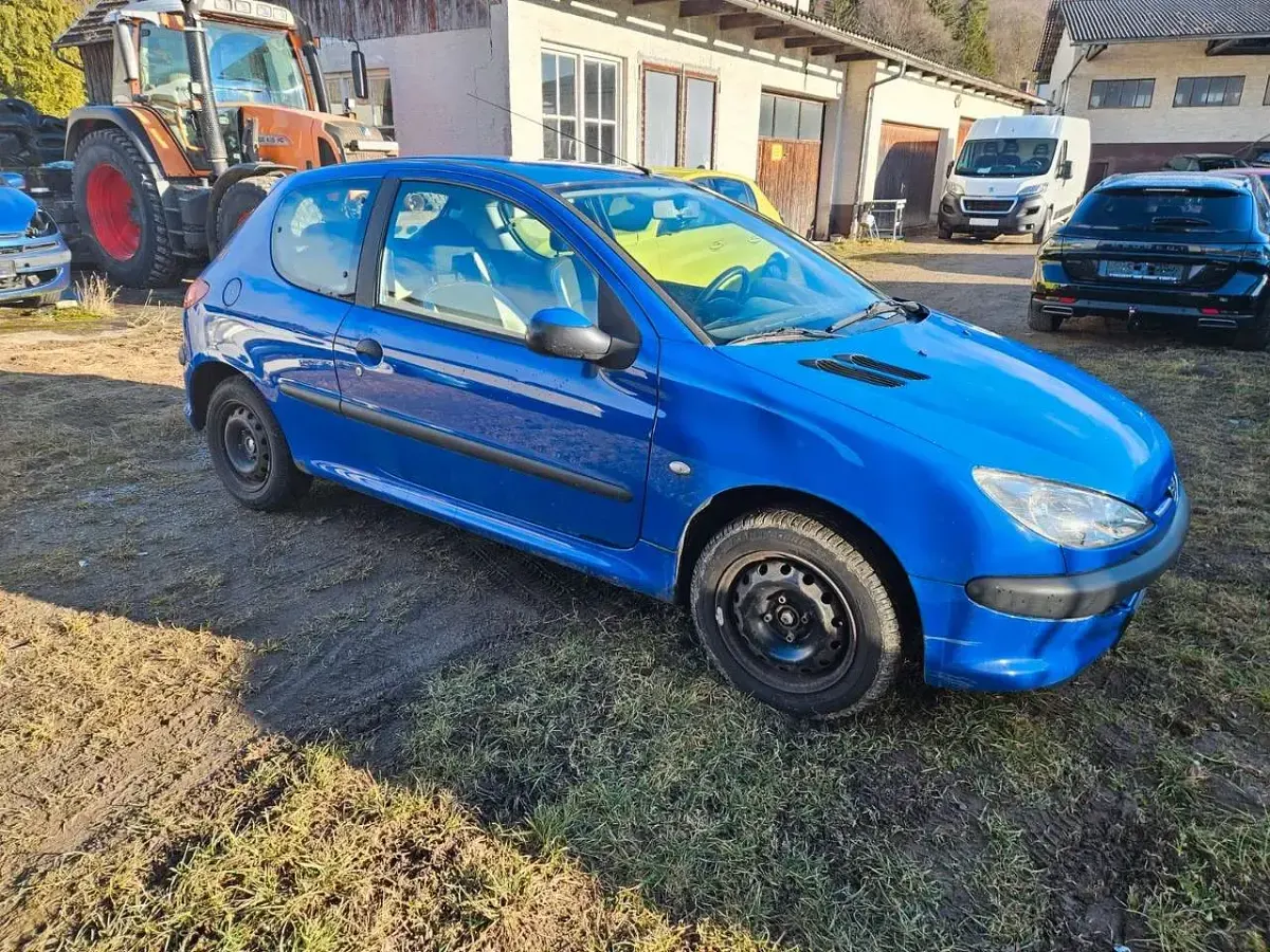 Gebraucht Peugeot 206 Filou 60 PS (44 kW) 2005 Farbe blau santorin/deckende l Limousine