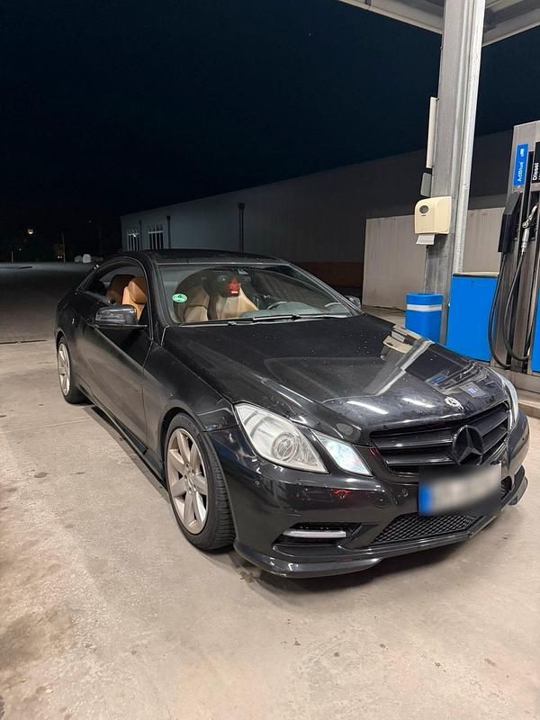 Gebraucht Mercedes E350 AMG 231 PS (169 kW) 2010 Schwarz Coupé
