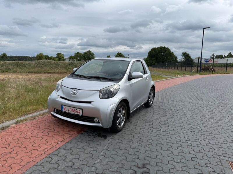 Gebraucht Toyota iQ 90 PS (66 kW) 2010 Silber Kleinwagen