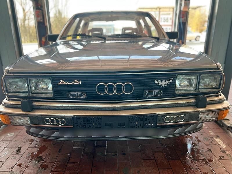Grau Gebraucht 1981 Audi 200 Limousine | 15.000 € - Bild 1/4