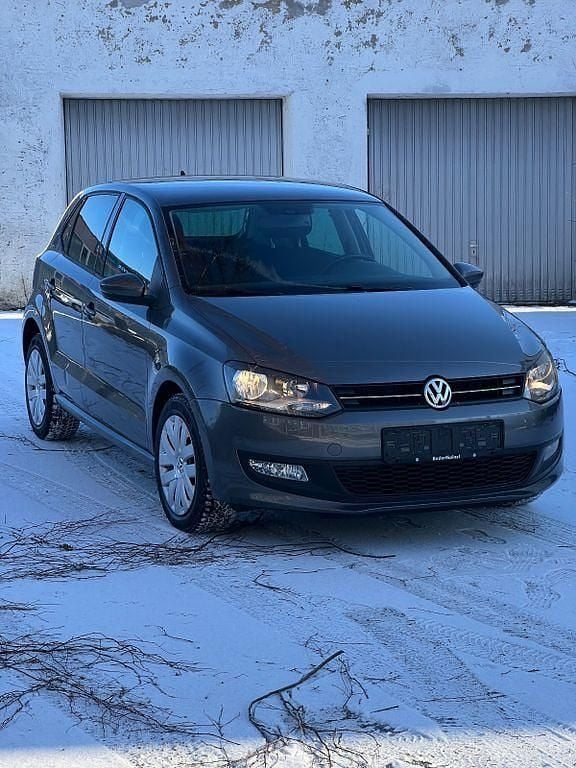Grau Gebraucht 2010 VW Polo Team Limousine | 6.100 € (Fairer Preis) - Bild 1/4