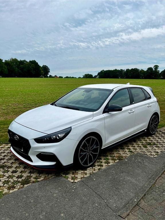 Weiß Gebraucht 2020 Hyundai i30 N Performance Limousine | 26.500 € (Fairer Preis) - Bild 1/4