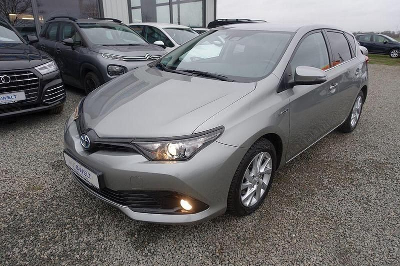 Gebraucht Toyota Auris Hybrid 99 PS (72 kW) 2018 Grau Limousine