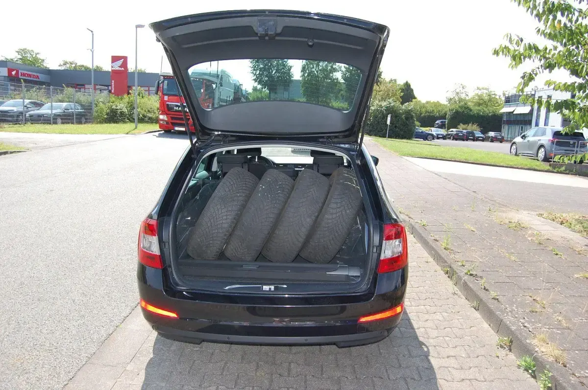 Gebraucht Skoda Octavia Joy 150 PS (110 kW) 2016 Schwarz Kombi