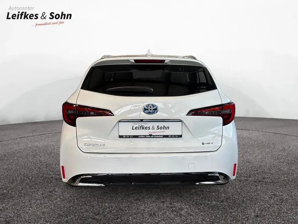 Neu Toyota Corolla 178 PS (130 kW) 2026 Weiß Limousine