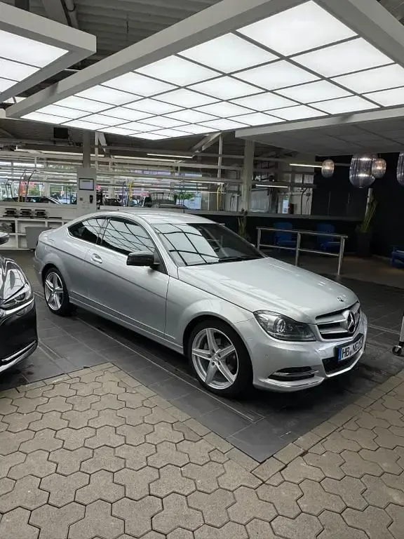 Gebraucht Mercedes C180 156 PS (114 kW) 2013 Silber Coupé