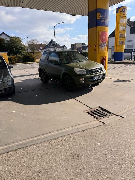 Grün Gebraucht 2000 Toyota RAV4 SUV | 5.100 € (Fairer Preis) - Bild 1/4