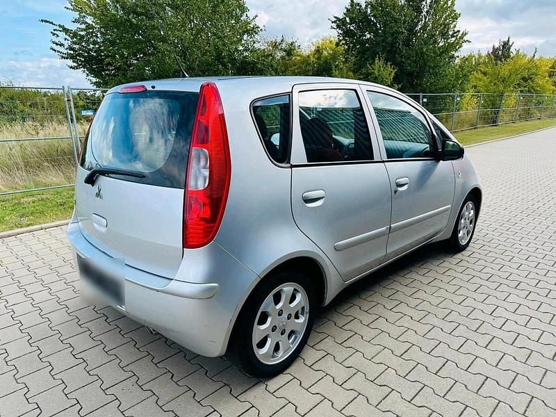 Gebraucht Mitsubishi Colt 95 PS (69 kW) 2007 Silber Limousine