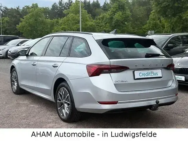 Gebraucht Skoda Octavia Tour 150 PS (110 kW) 2023 Silber Kombi