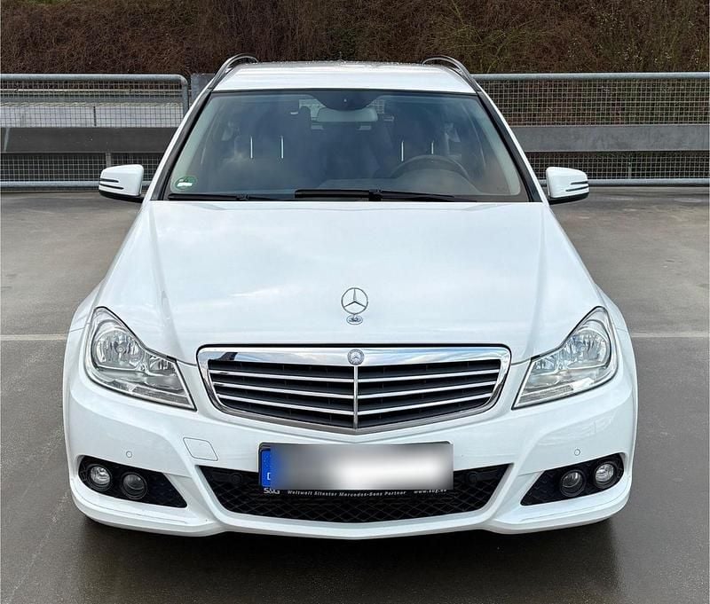 Weiß Gebraucht 2013 Mercedes C180 Kombi | 9.400 € (Fairer Preis) - Bild 1/4