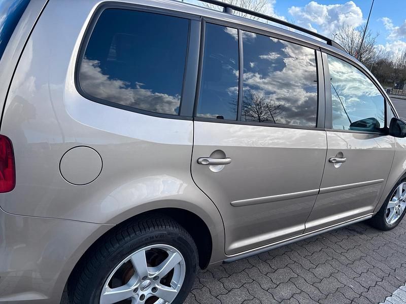 Gebraucht VW Touran 140 PS (102 kW) 2014 Braun Van / Kleinbus