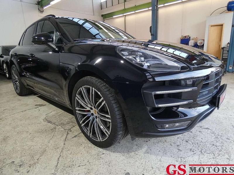 Schwarz Gebraucht 2017 Porsche Macan Turbo Performance Package SUV | 41.299 € (Etwas zu teuer) - Bild 1/4