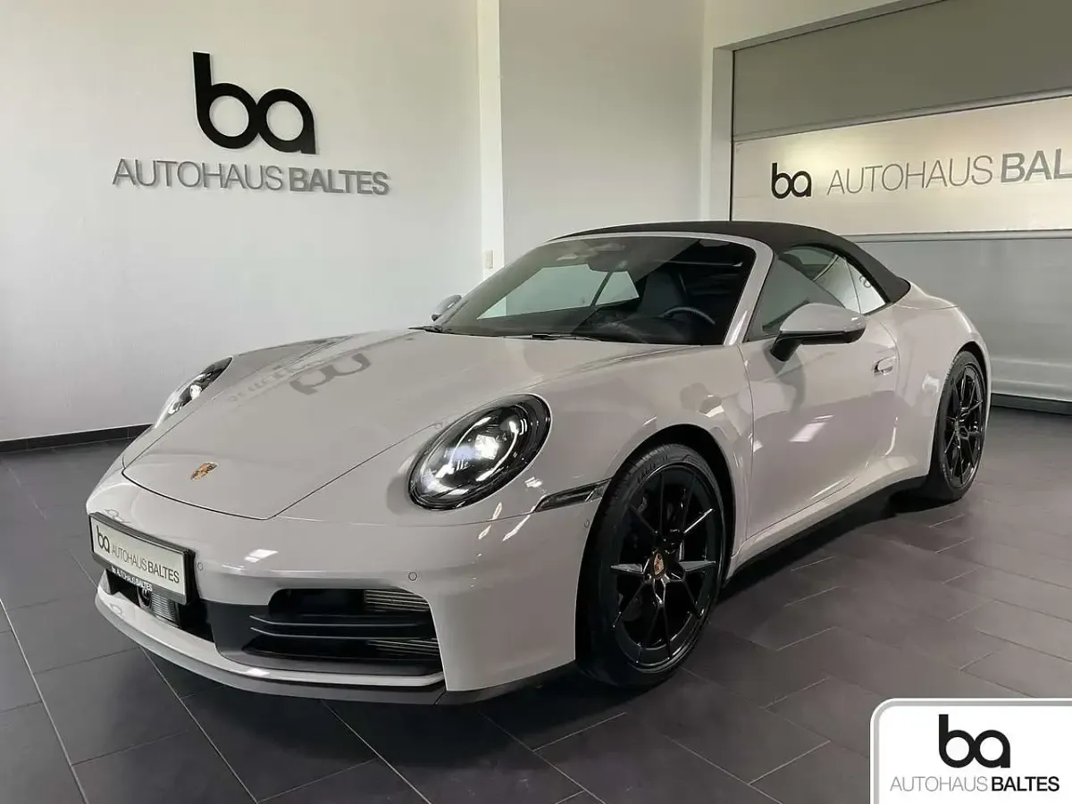 Gebraucht Porsche 992 394 PS (289 kW) 2026 Kreide Cabrio