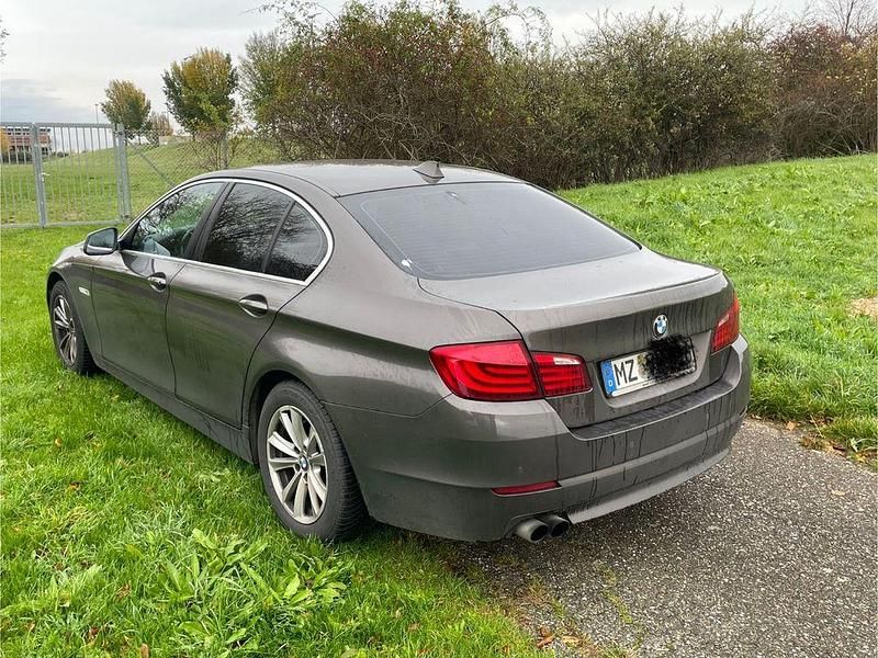 Beige Gebraucht 2011 BMW 520 Sport Line Limousine | 7.999 € (Superpreis) - Bild 1/4