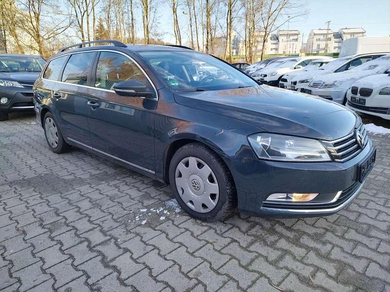 Gebraucht VW Passat Comfortline 140 PS (102 kW) 2014 Uranograu Kombi