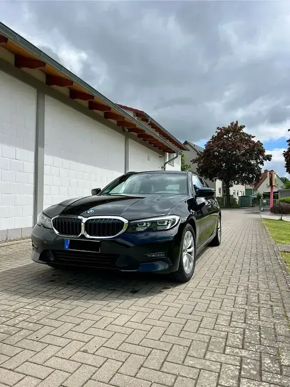 Gebraucht BMW 320 Advantage 190 PS (139 kW) 2022 Schwarz Kombi