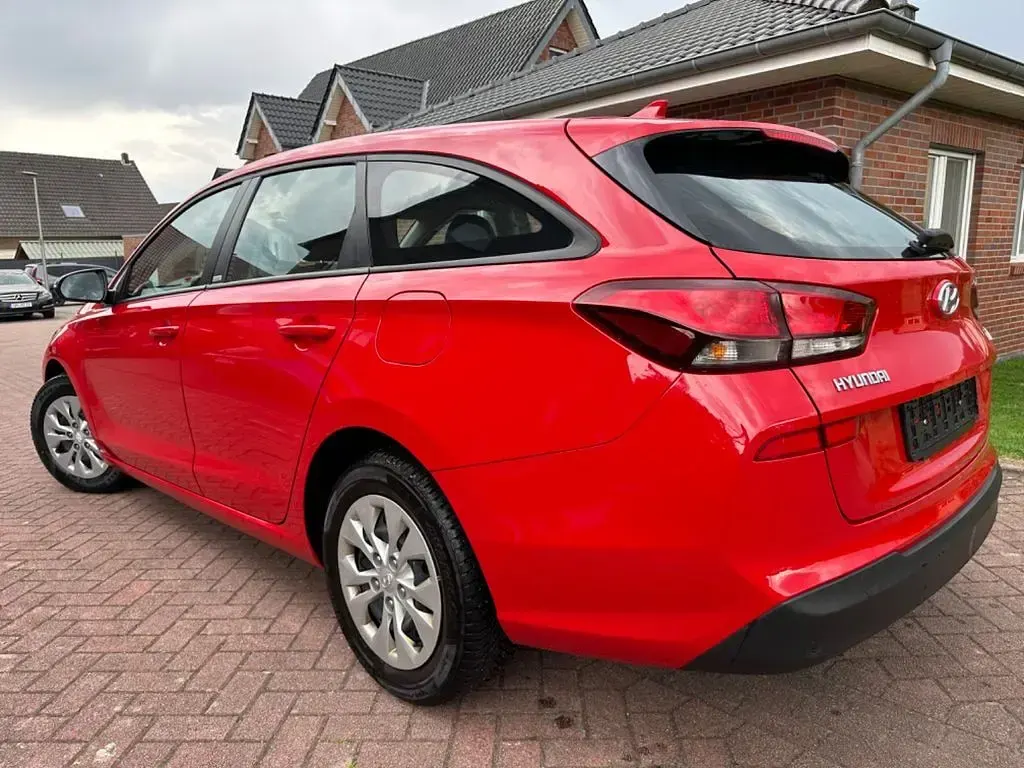 Gebraucht Hyundai i30 120 PS (88 kW) 2020 Rot Kombi