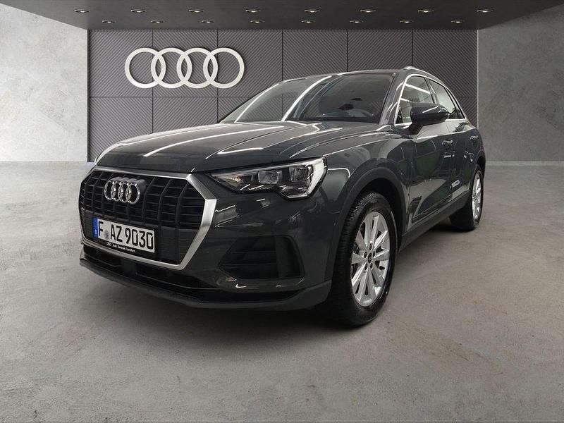 Nanograu metallic Gebraucht 2025 Audi Q3 Basis SUV | 32.420 € (Superpreis) - Bild 1/3