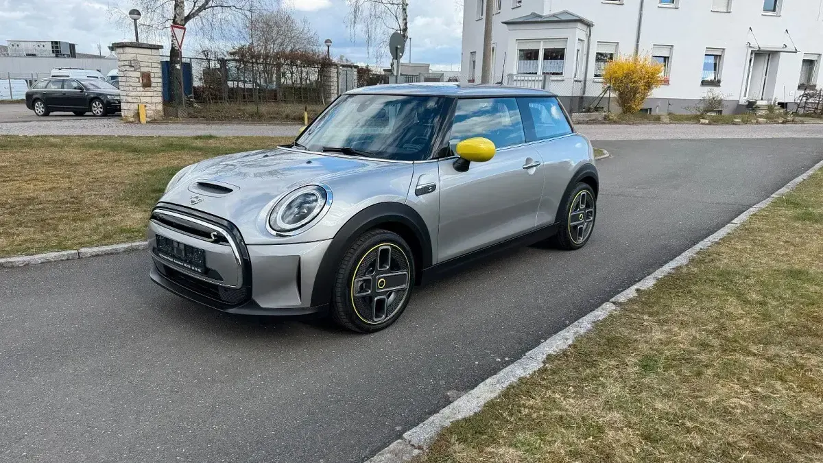 Gebraucht Mini Cooper SE 135 kW (184 PS) 2023 Silber Kleinwagen