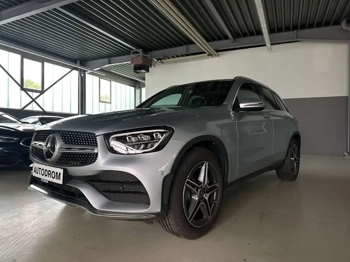 Gebraucht Mercedes GLC200 AMG line 163 PS (119 kW) 2022 Silber SUV